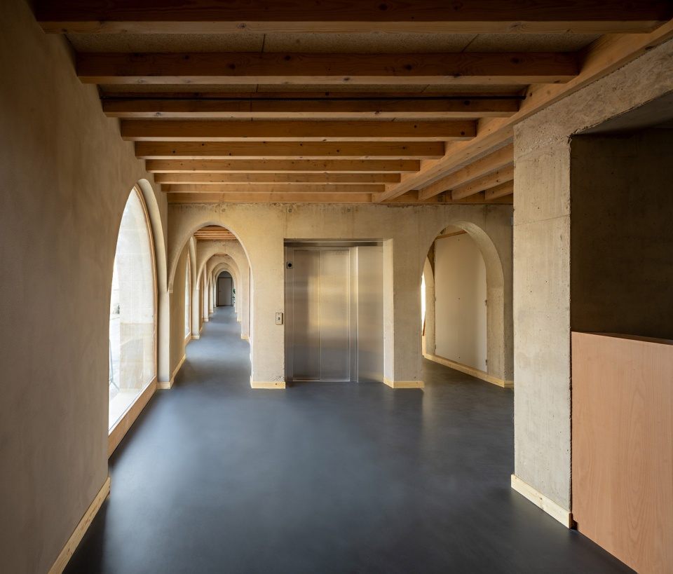 charleval healthcare center by combas architectes