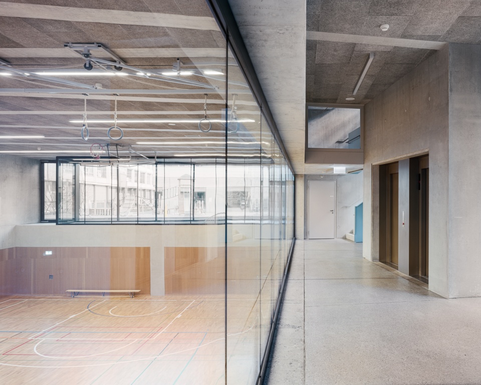public facilities building at jonction geneva by lacroix chessex