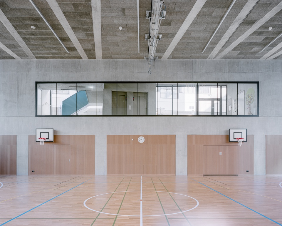 public facilities building at jonction geneva by lacroix chessex