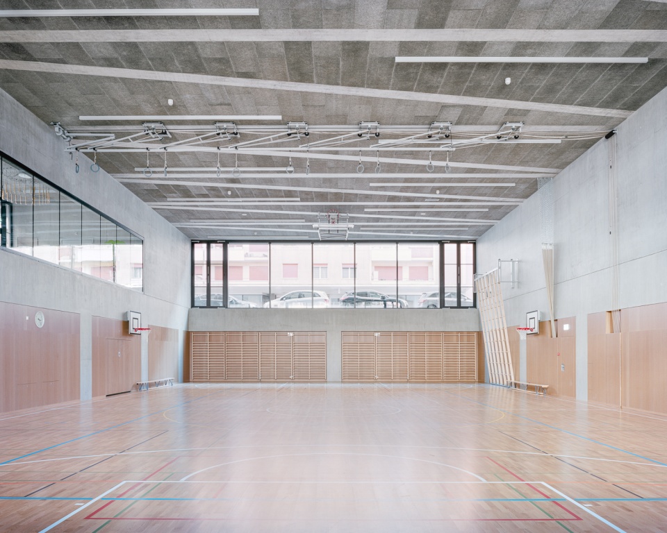 public facilities building at jonction geneva by lacroix chessex