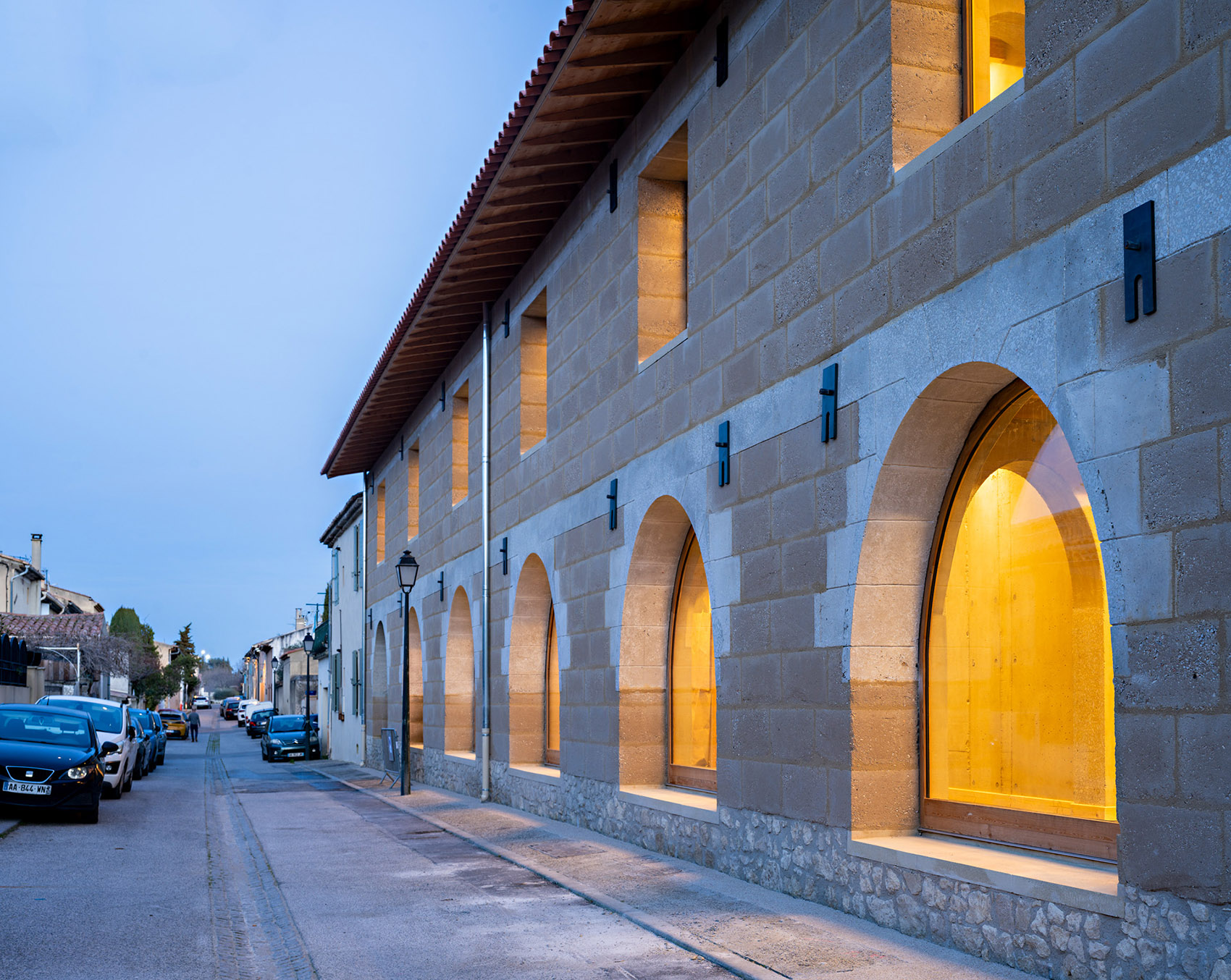 charleval healthcare center by combas architectes