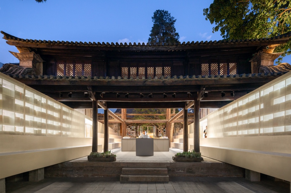 书廊贯穿东西庭院 Book gallery extends from the west to the east ©存在建筑 建筑摄影 Arch Exist Photography
