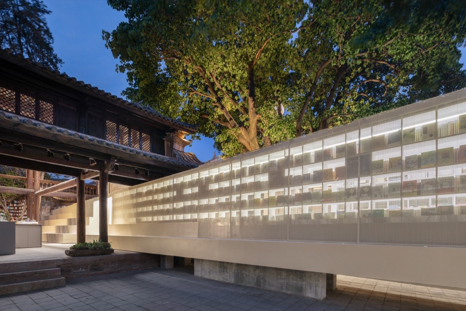 书廊贯穿东西庭院 Book gallery extends from the west to the east ©存在建筑 建筑摄影 Arch Exist Photography