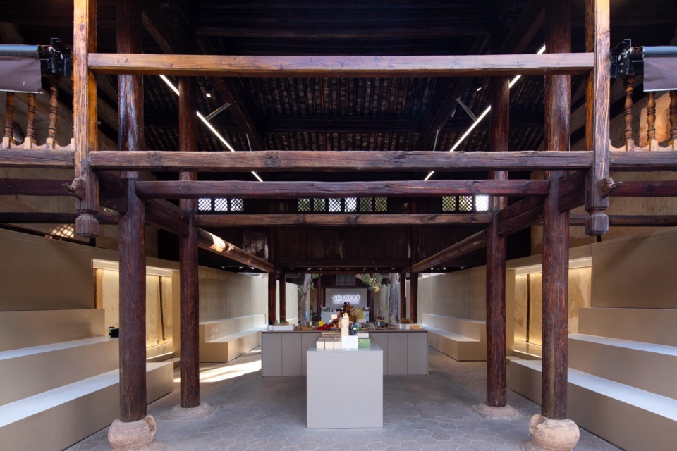过厅内的文创展台 Display stand in the passage hall ©存在建筑 建筑摄影 Arch Exist Photography
