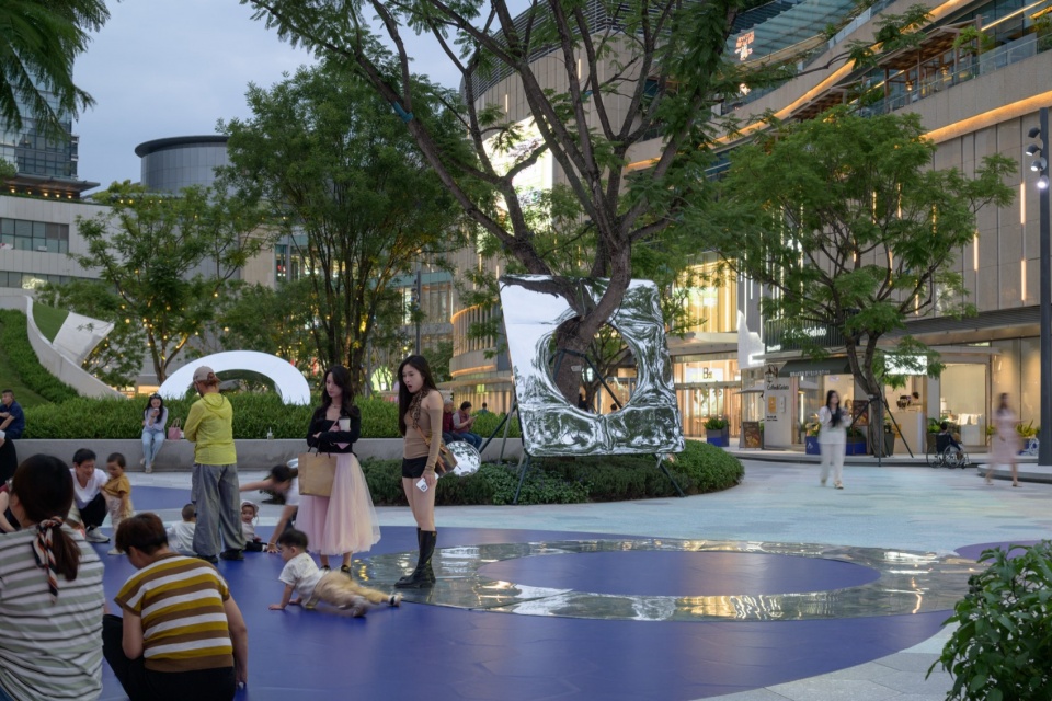 chengdu mixc public plaza renovation by flo