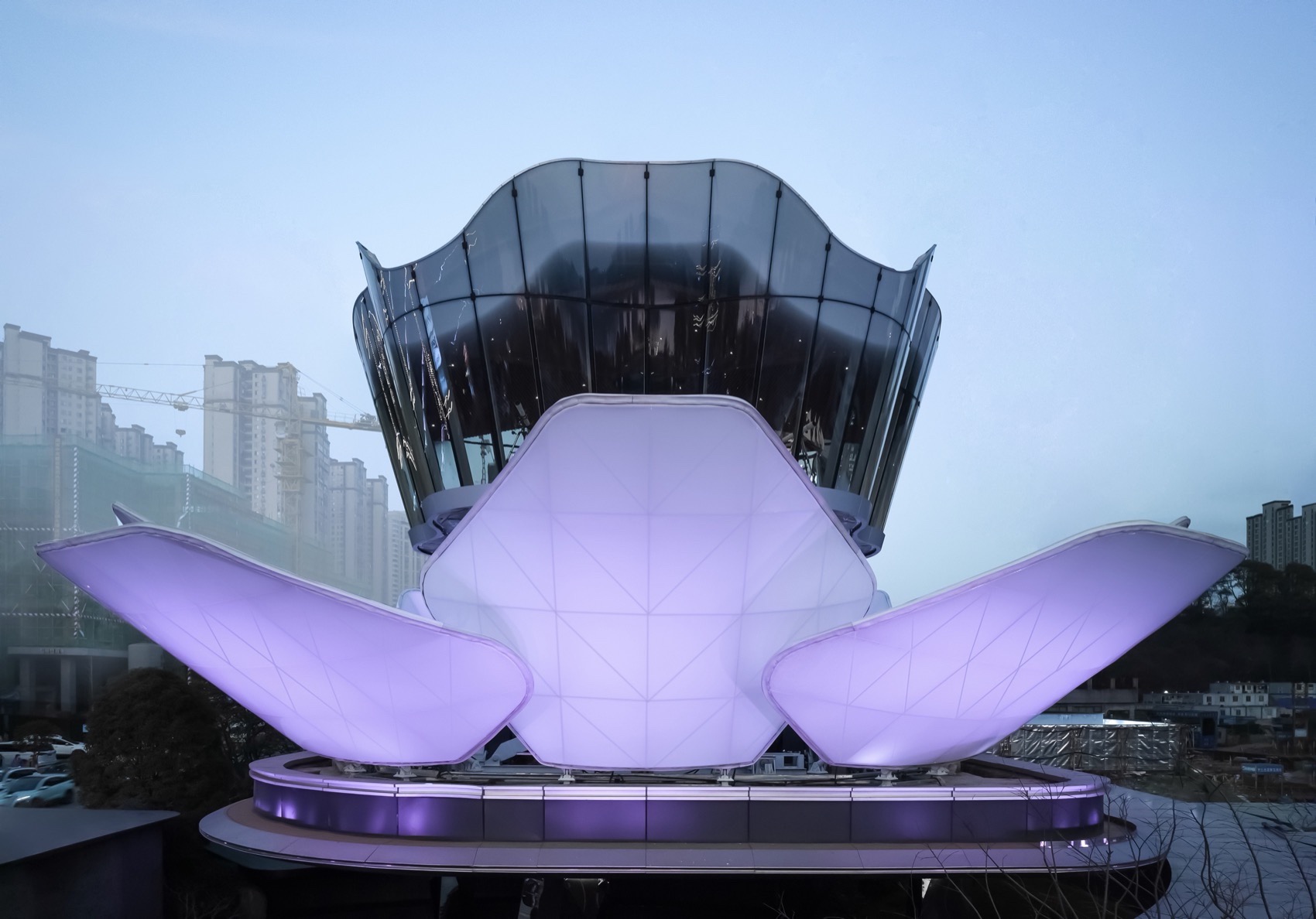 Lotus by the Xiangjiang River by Zhu Peidong from line+ studio - 谷德设计网