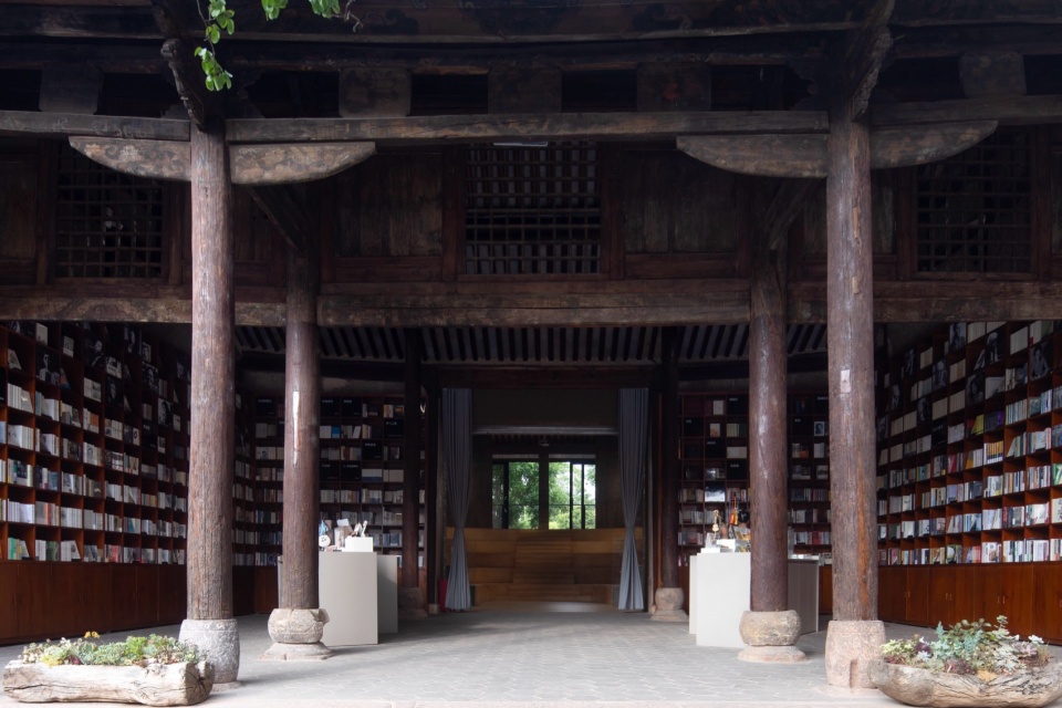 庭院看向室内剧场 View to the addition from courtyard ©存在建筑 建筑摄影 Arch Exist Photography
