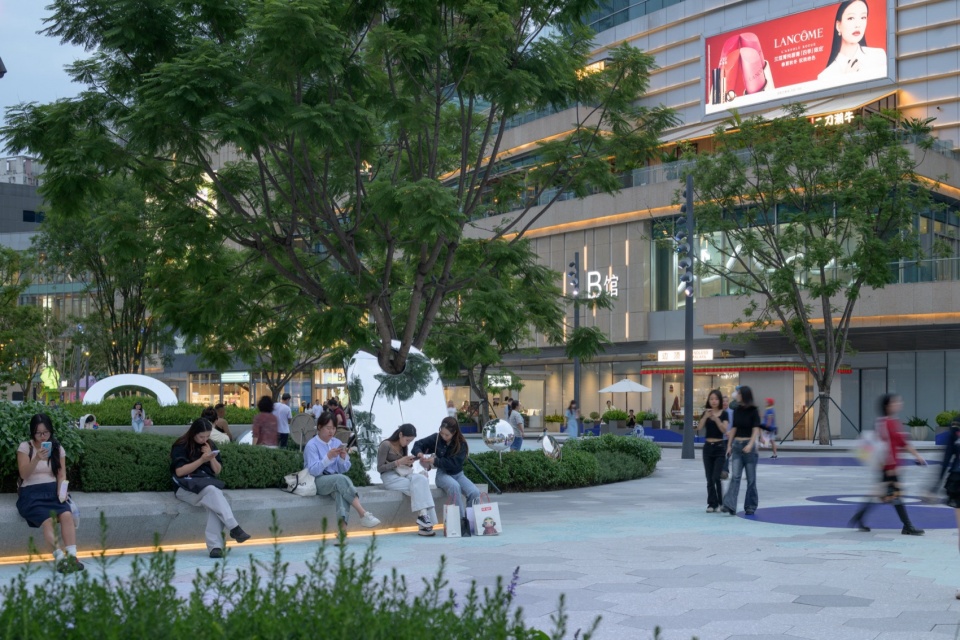 chengdu mixc public plaza renovation by flo