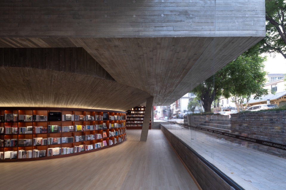 建筑内外在视觉上彼此贯通 Visual connection between the street and interior spaces ©存在建筑 建筑摄影 Arch Exist Photography