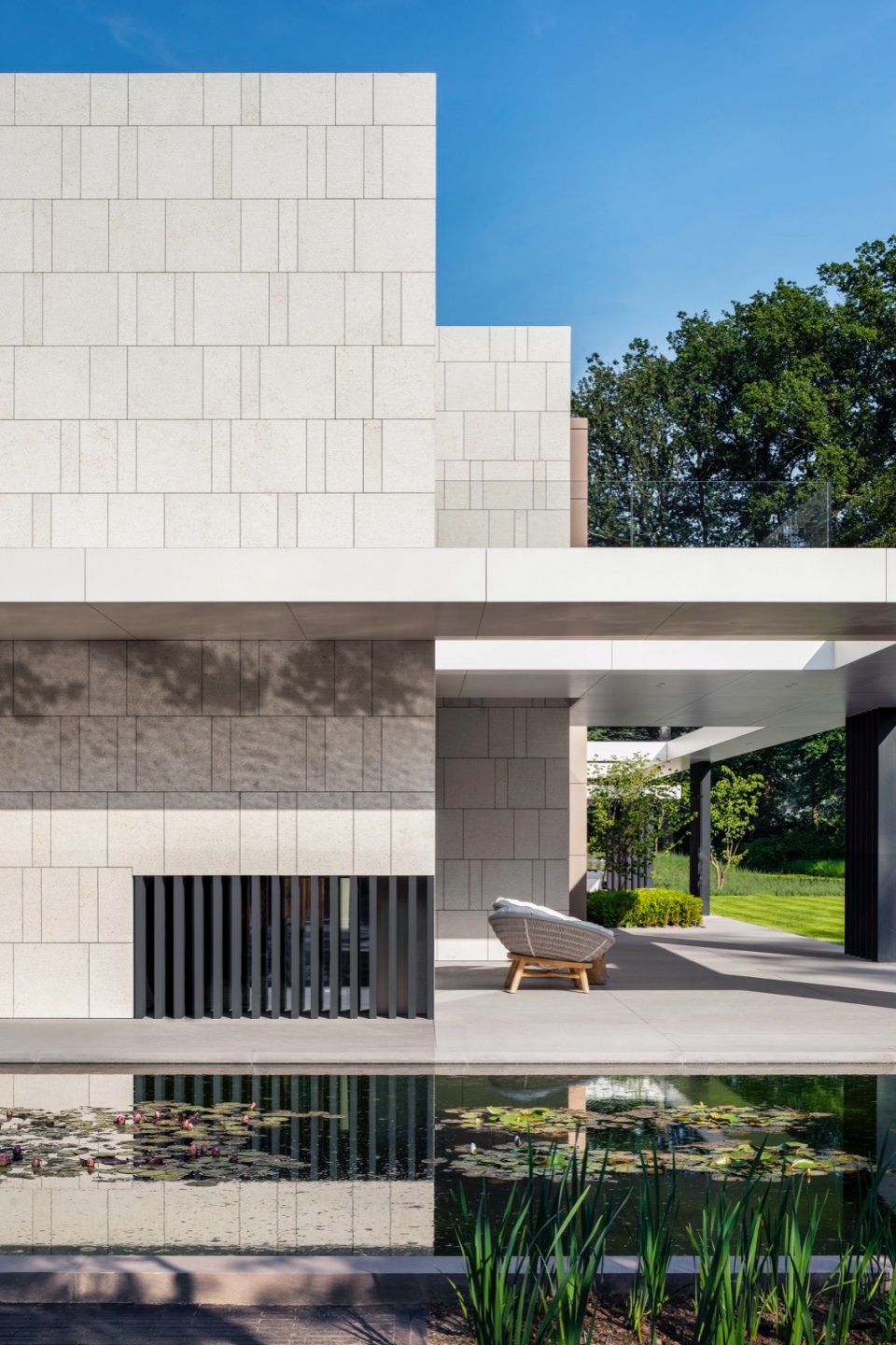 SAOTA BE FlandersHouse EXT 010 011 AL HR