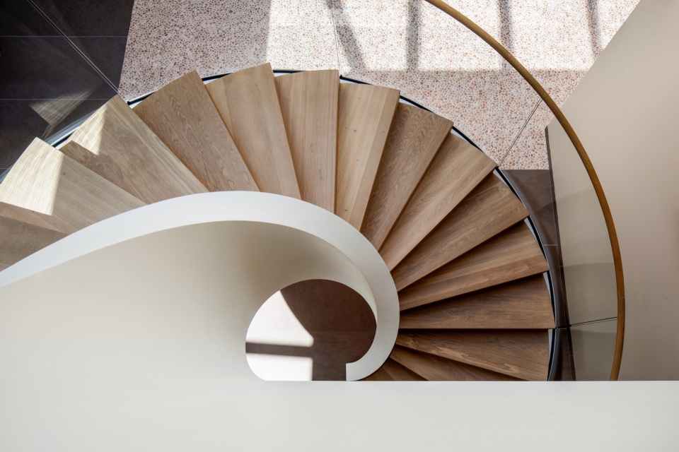 SAOTA z BE FlandersHouse DET 007 001 AL HR