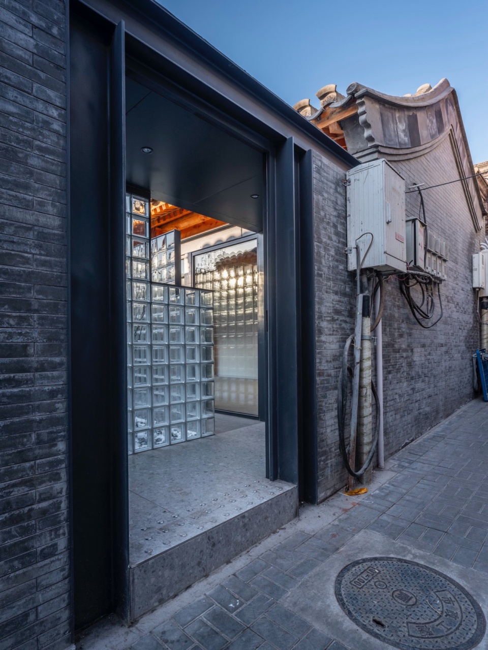 entrance of building photograph by Jin Weiqi