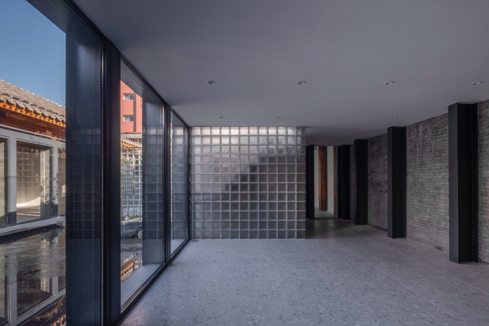 gallery view to stairs photograph by Jin Weiqi