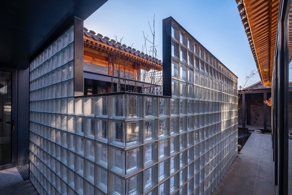 glass brick wall photograph by Jin Weiqi