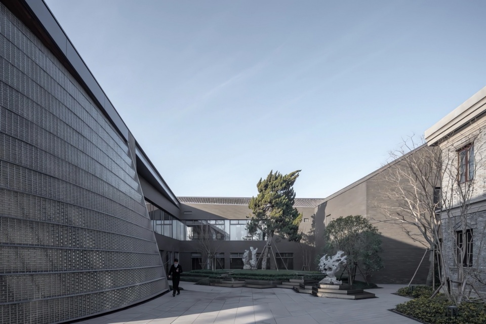 image15 扩建展示馆以古柏为轴与办公楼产生时空上的对话 shizikou relics protection and extension