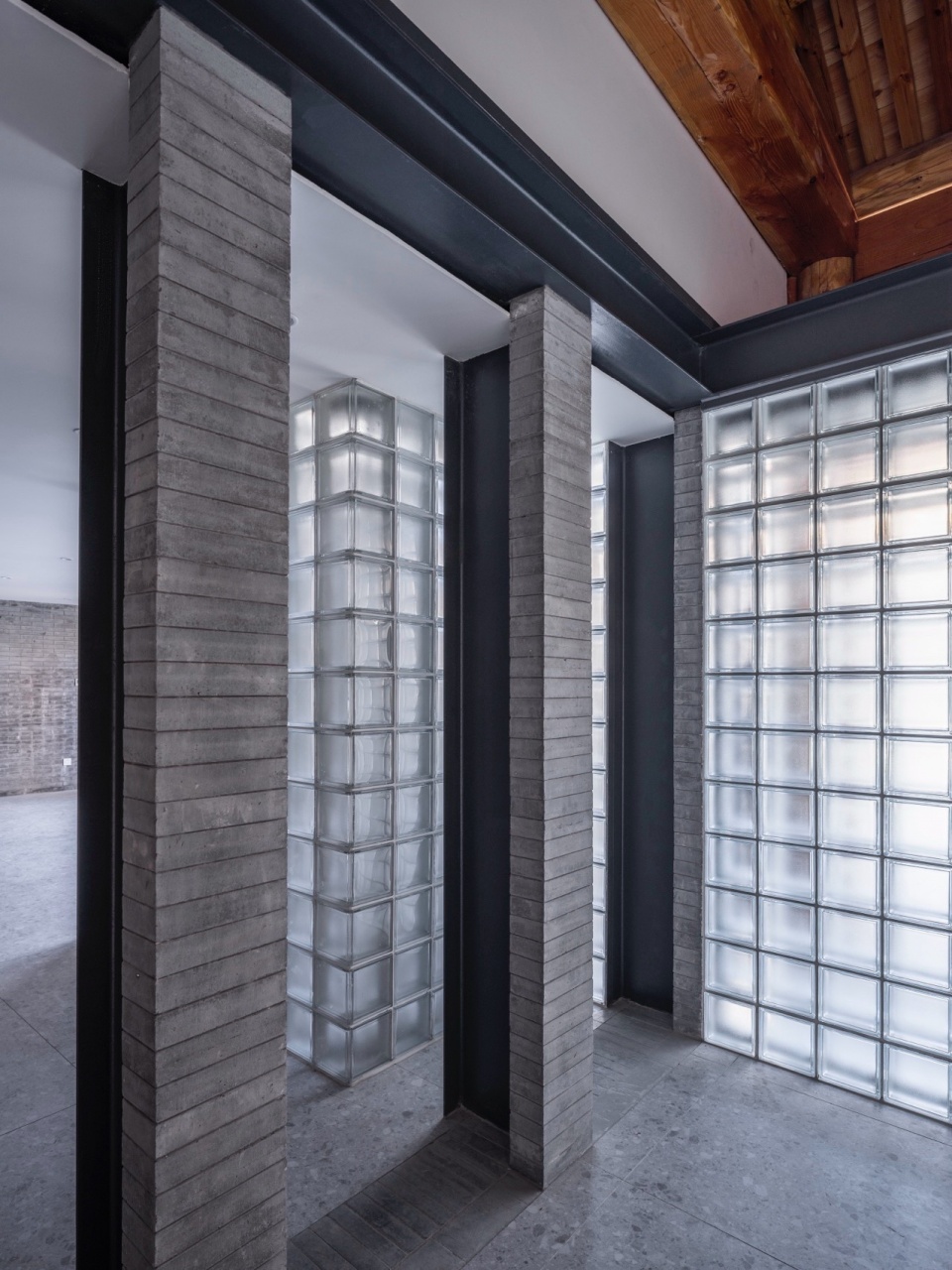 inside view of south photograph by Jin Weiqi