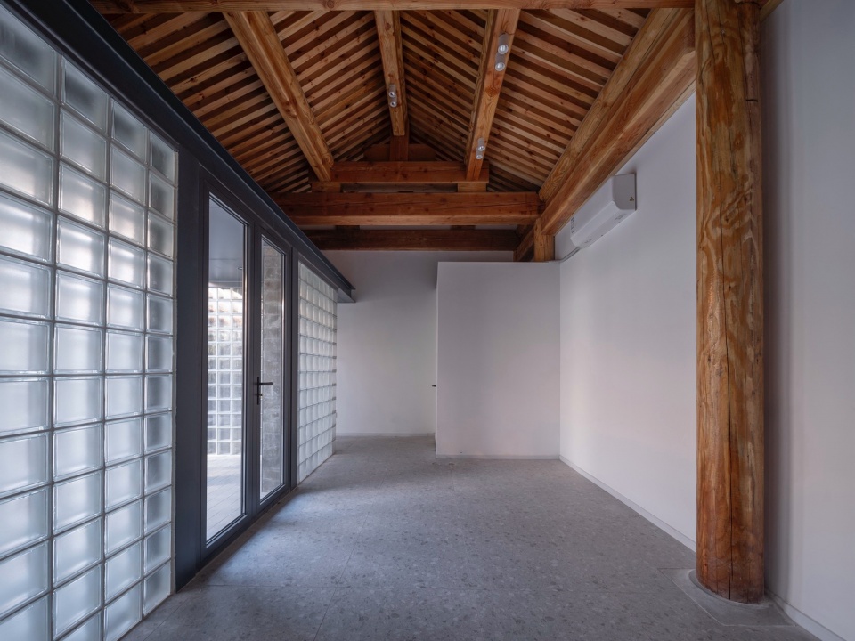 south house photograph by Jin Weiqi