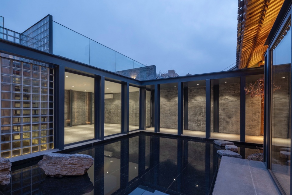 view of Banfen pool from north photograph by Jin Weiqi