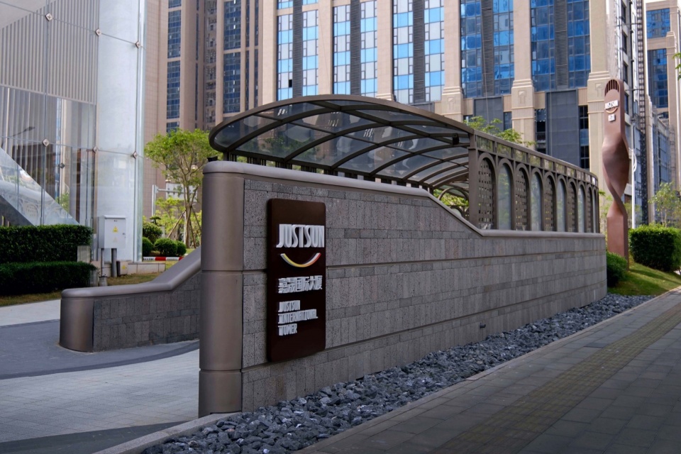 车库雨棚形态源自船棚,The garage canopy is inspired by the boat shed© 三毛