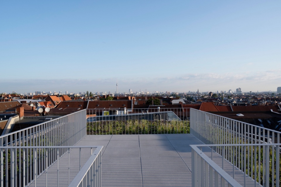 Roof with 20 concrete ribs Berlin Germany by ATELIER ZAFARI