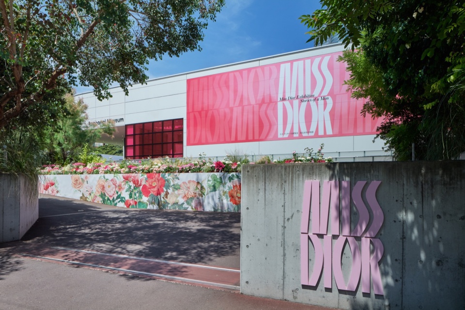 miss dior exhibition by oma