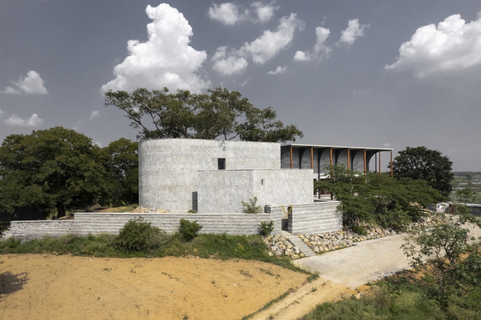 one tree hill by samira rathod design atelier