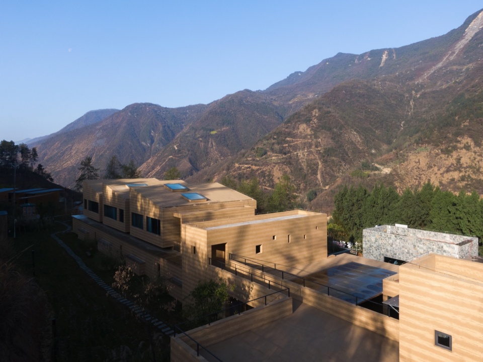 Pingwu Sichuan Plum villa by Archermit