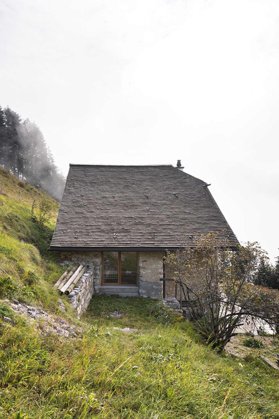 003-alpine-chalet-cpl-by-ralph-germann-architectes.jpg