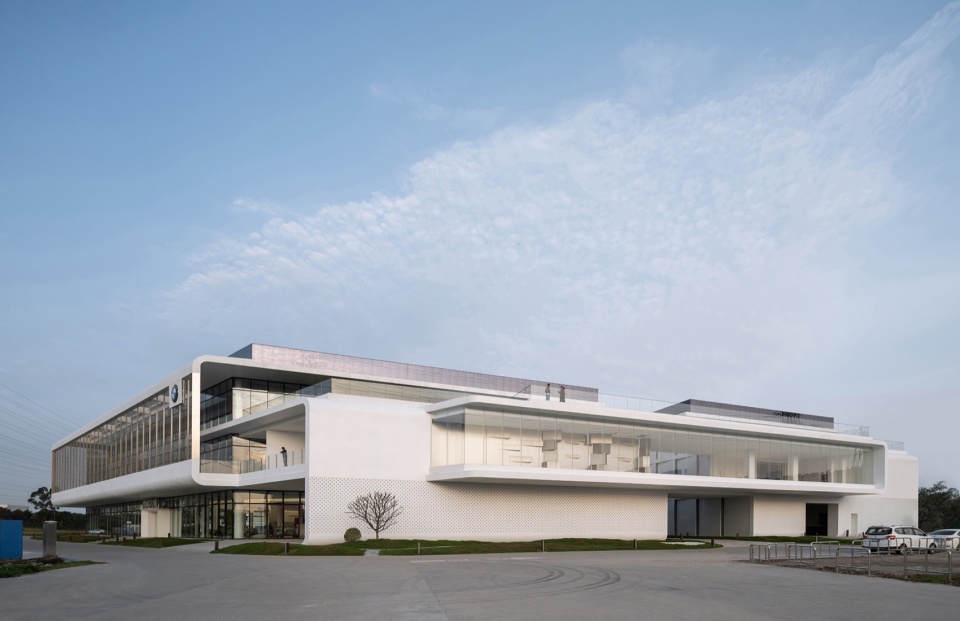bmw foshan baochuang center by archihope uk ltd