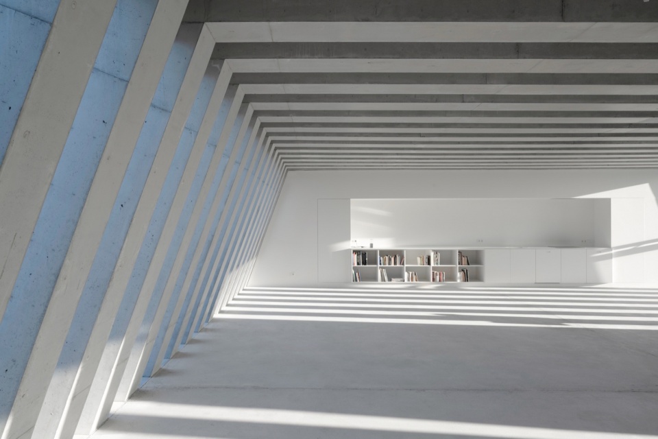 Roof with 20 concrete ribs Berlin Germany by ATELIER ZAFARI