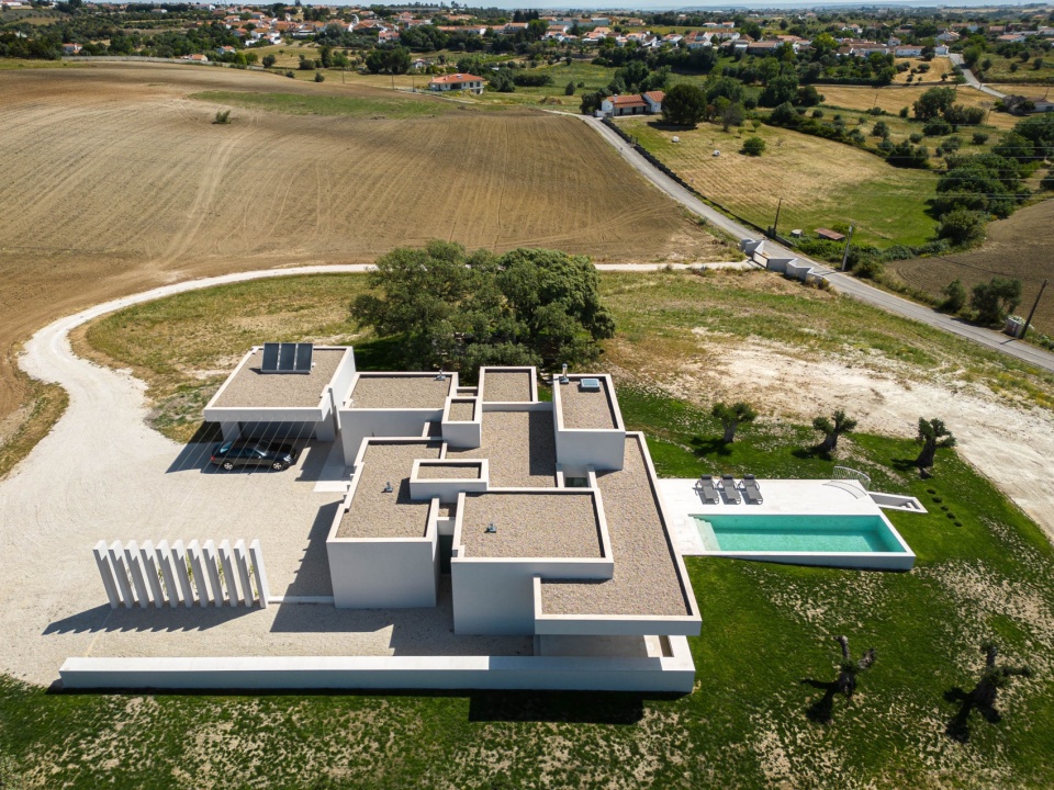 house in romeira by dp arquitectos