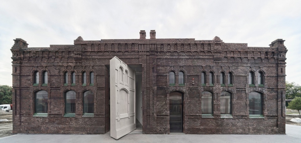 plato contemporary art gallery by kwk promes