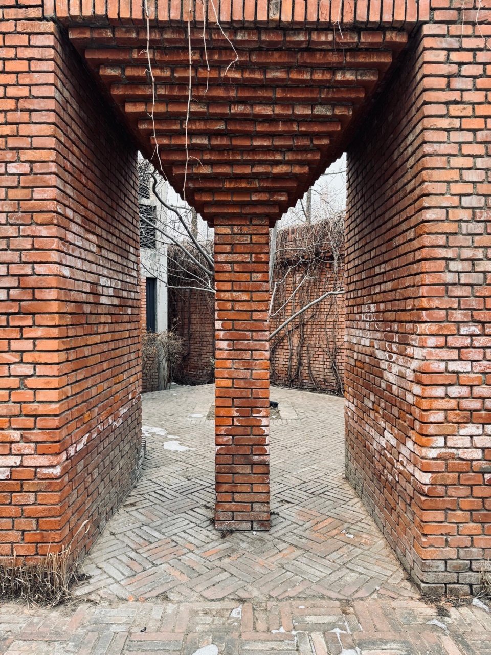 red brick art museum by dong yugan