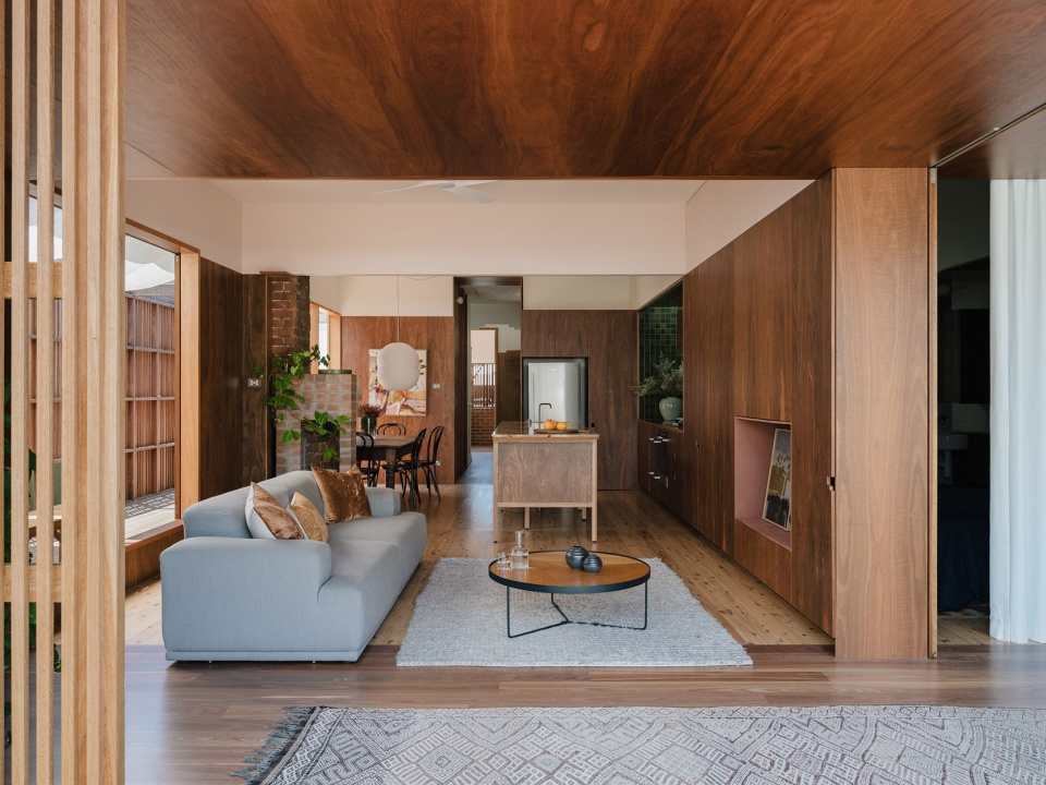 aru house by curious practice