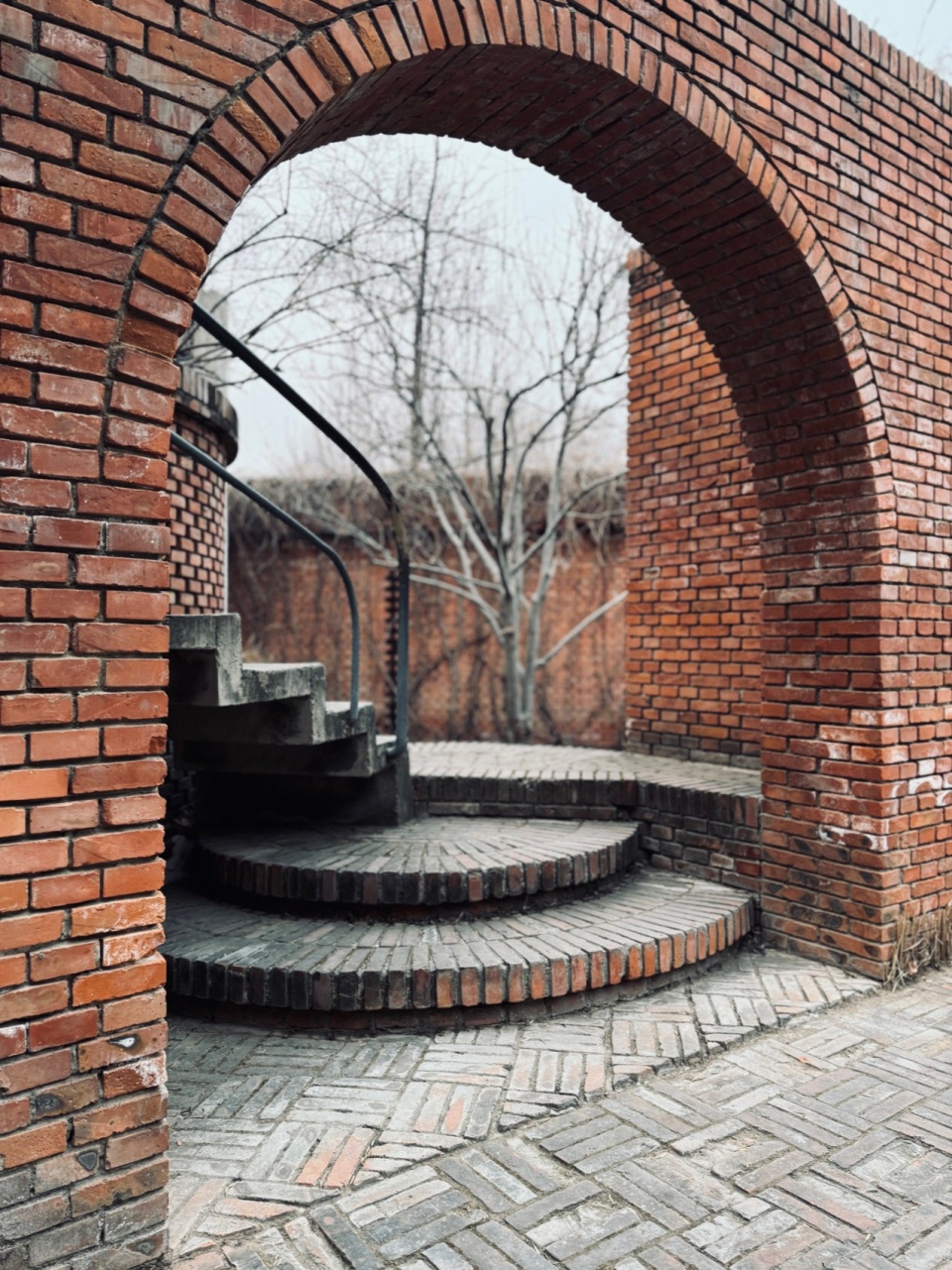 red brick art museum by dong yugan