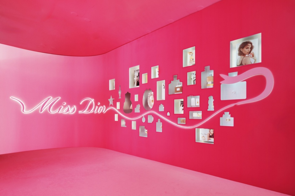 miss dior exhibition by oma