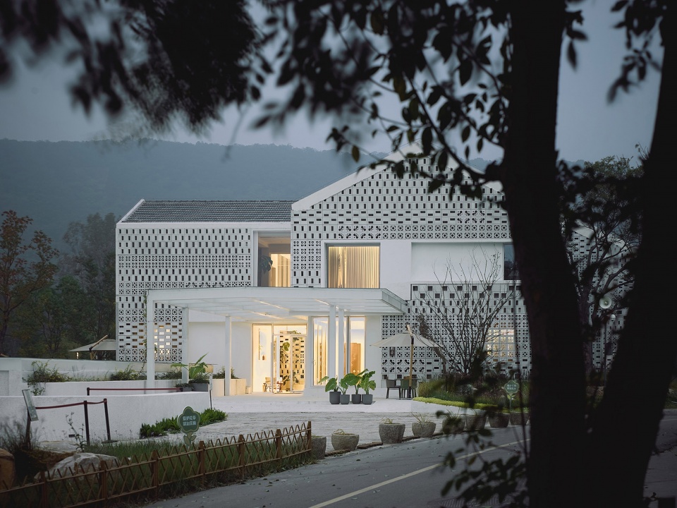 village restaurant by interior architecture studio studiohu njusaup