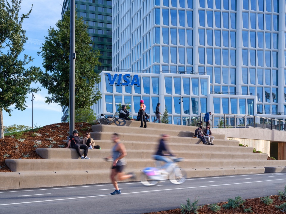 visas market support center by henning larsen