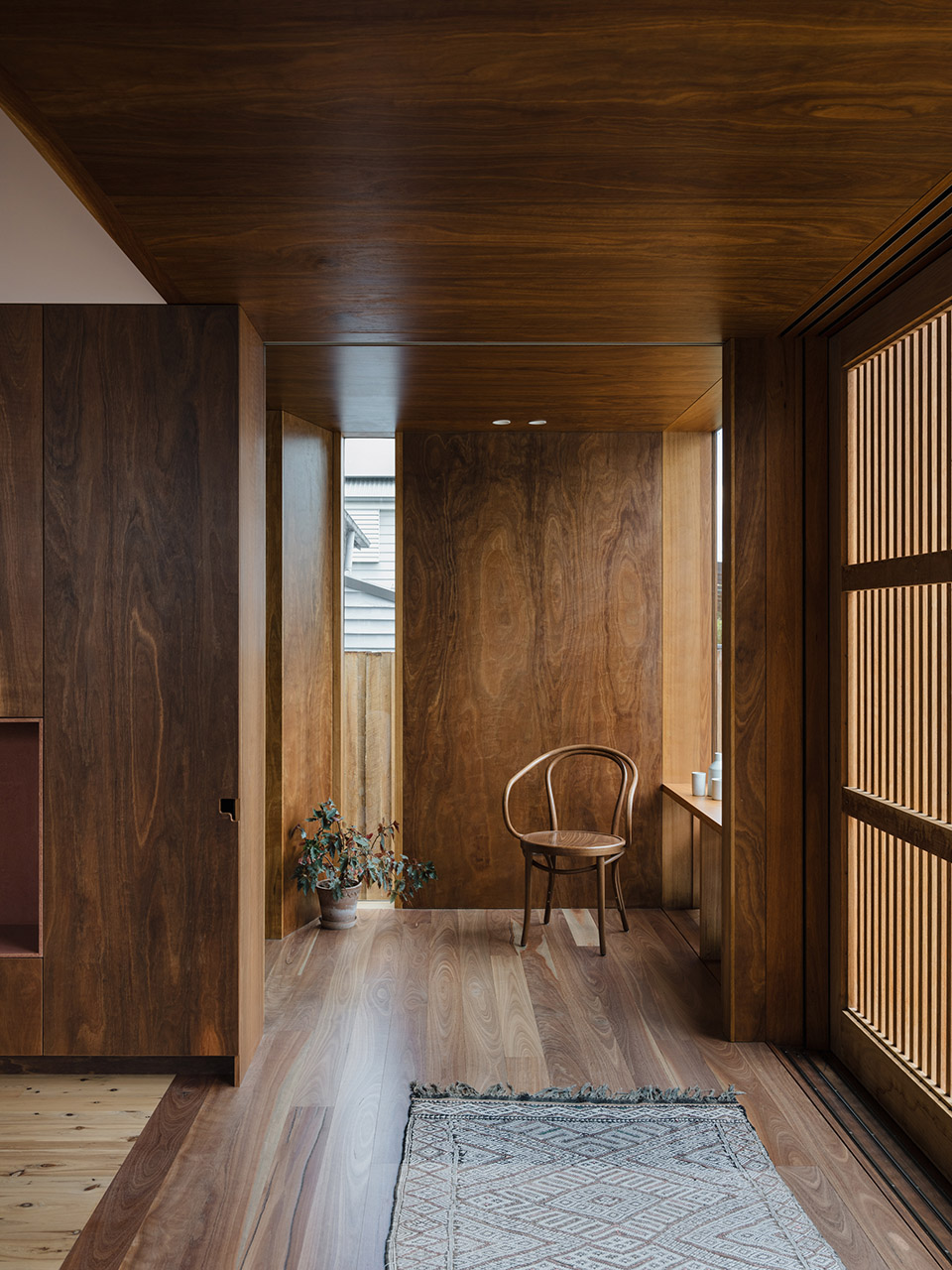 aru house by curious practice