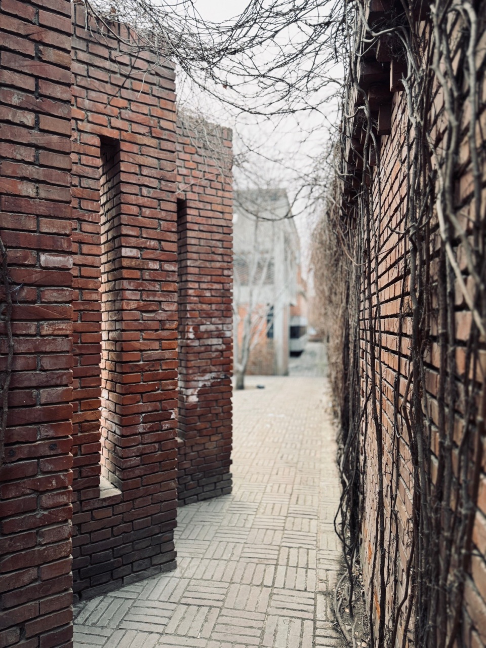 red brick art museum by dong yugan