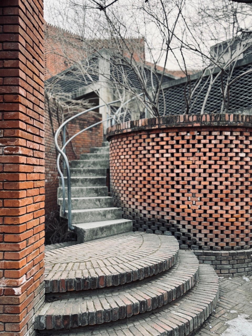 red brick art museum by dong yugan