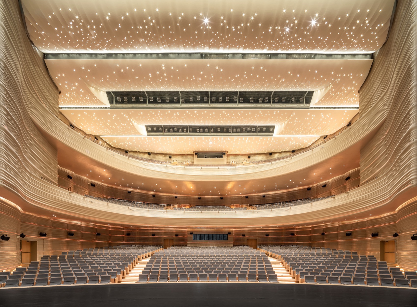 AIA Grand Theatre Interior Design by HPP Architects - 谷德设计网