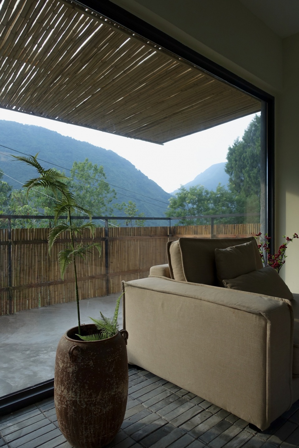 Pingwu Sichuan Plum villa by Archermit