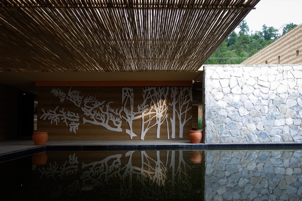 Pingwu Sichuan Plum villa by Archermit