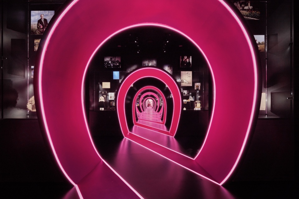 miss dior exhibition by oma