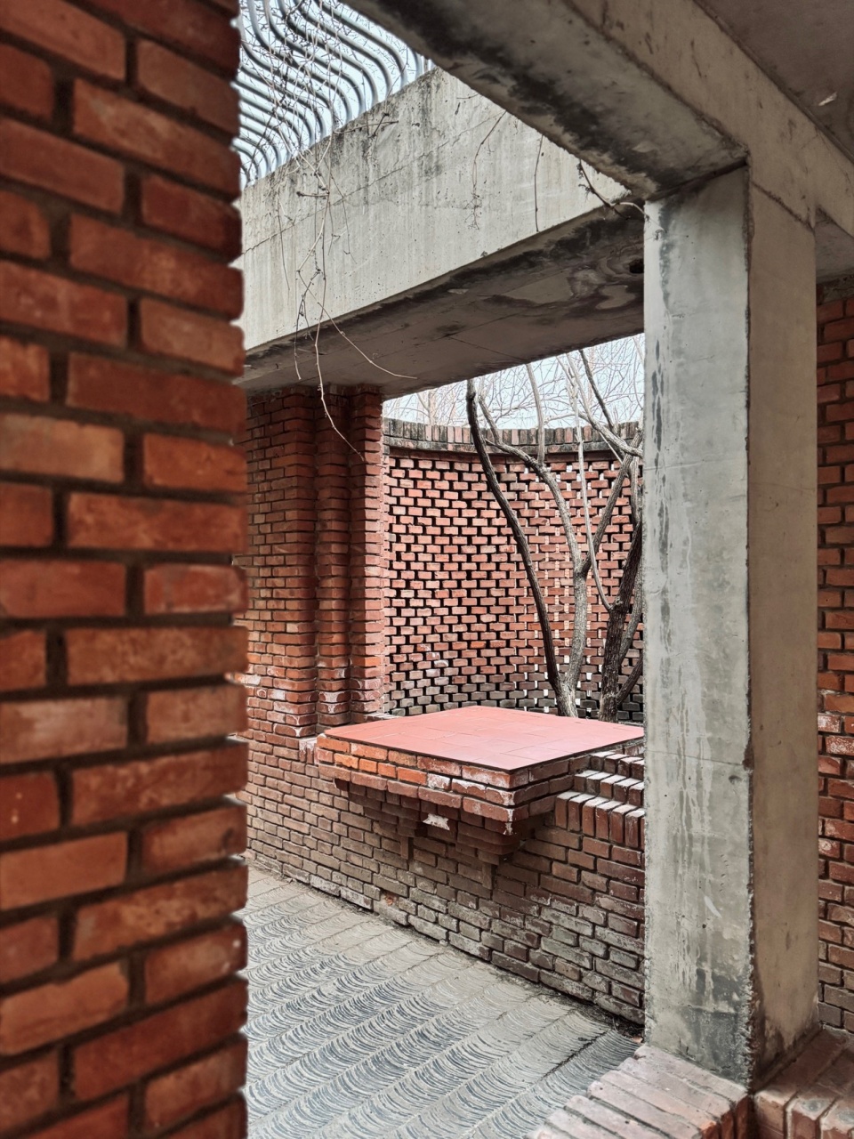 red brick art museum by dong yugan