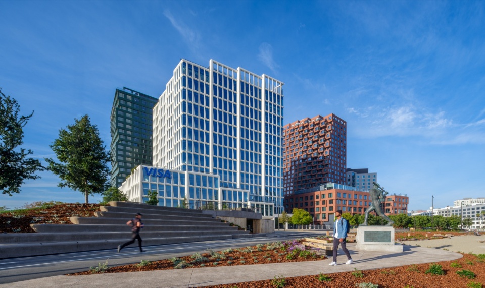 visas market support center by henning larsen