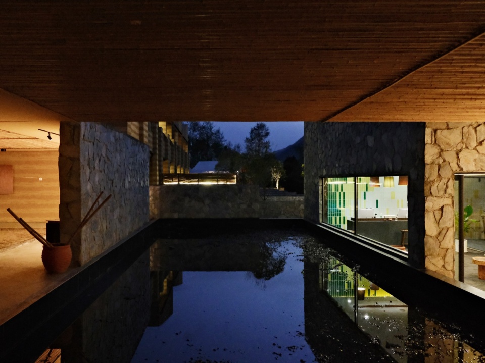 Pingwu Sichuan Plum villa by Archermit