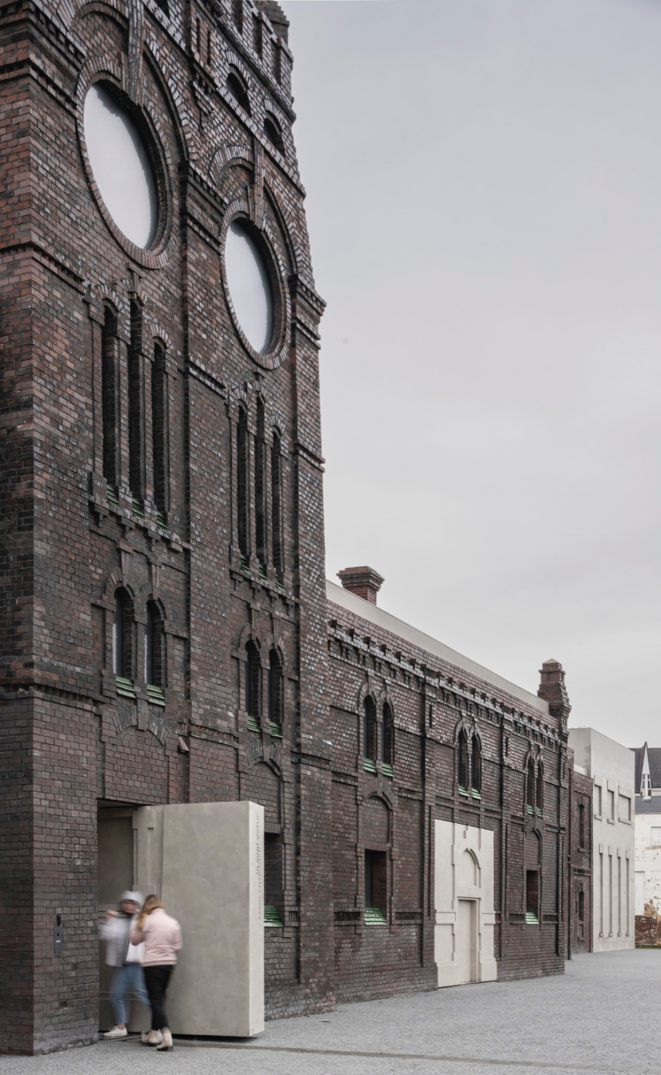 plato contemporary art gallery by kwk promes