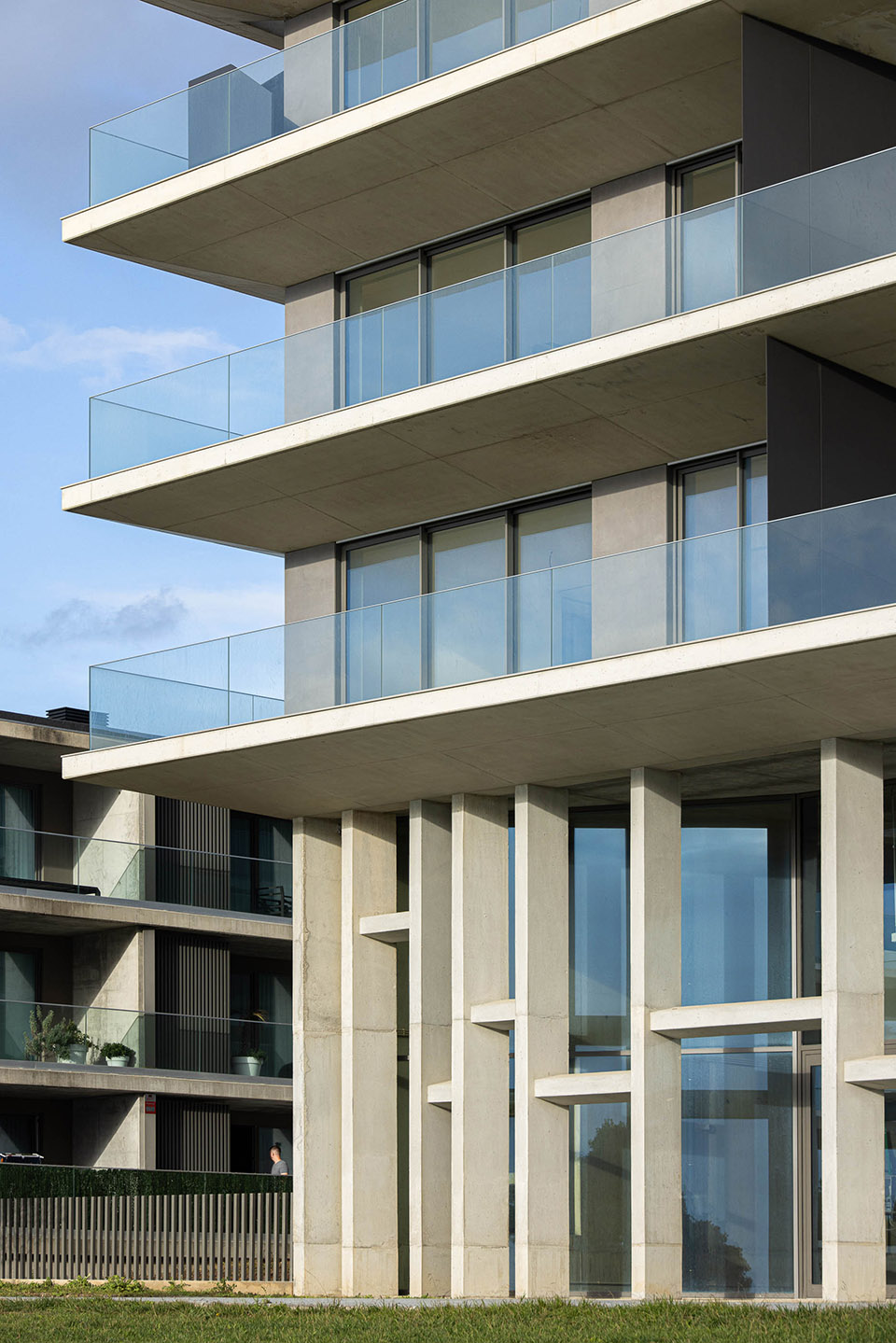 seashore building by atelier darquitectura lopes da costa